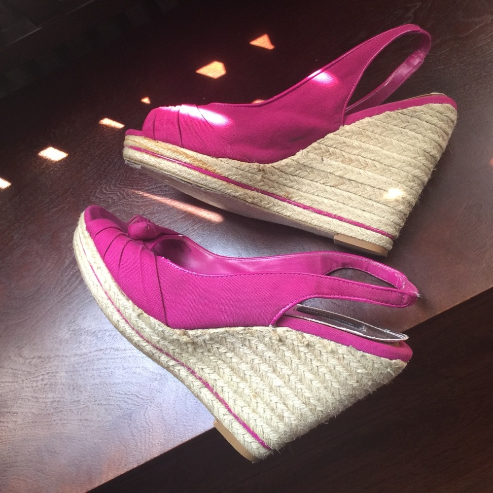 Neon pink wedge